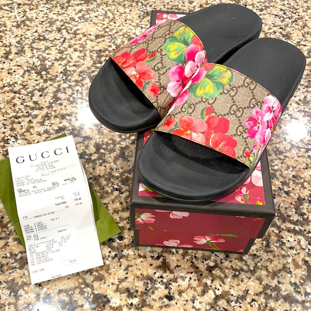 EUC Gucci slides purchased from Gucci at Galleria Houston. Authentic. Worn twice